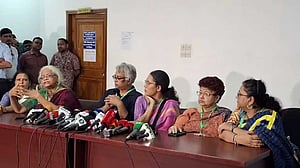 ‘ভুলত্রুটি’ দেখলেও ডাকসু নির্বাচন ‘অগ্রহণযোগ্য’ বলছে না শিক্ষক নেটওয়ার্ক