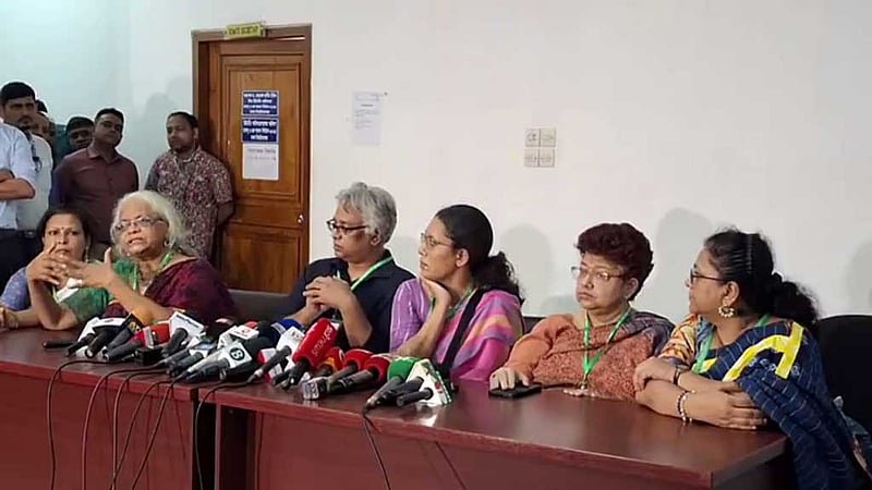 ‘ভুলত্রুটি’ দেখলেও ডাকসু নির্বাচন ‘অগ্রহণযোগ্য’ বলছে না শিক্ষক নেটওয়ার্ক