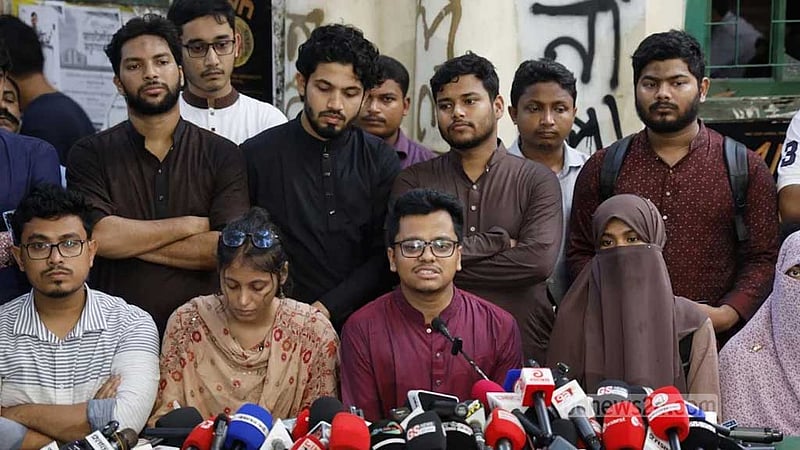 নিজেদের ‘ধর্ষণ-চাঁদাবাজি’ ঢাকতে দায় চাপানোর রাজনীতিতে ছাত্রদল: শিবির