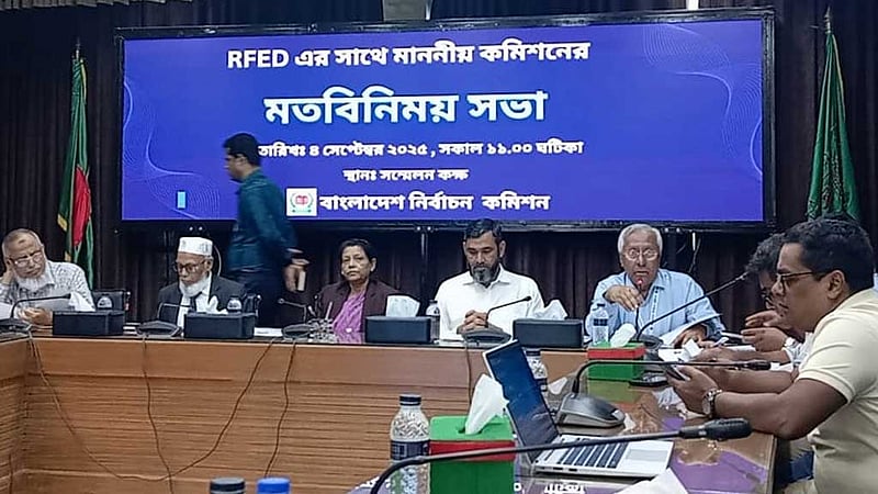 সবাই মিলে কেউ কিন্তু ‘আস্থার জায়গায় নেই’: ইসি আনোয়ারুল