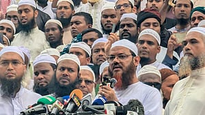 ‘লিখবেন, বলবেন, দাড়ি-কমা যেন ঠিক থাকে’: সাংবাদিকদের ফয়জুল করীম