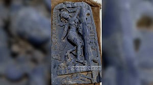 গাইবান্ধায় ‘কষ্টি’ পাথরের মূর্তি উদ্ধার, আটক ৩