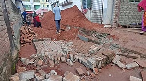 টঙ্গীতে ভবনের সীমানা প্রাচীর ধসে শ্রমিক নিহত, আহত ৪