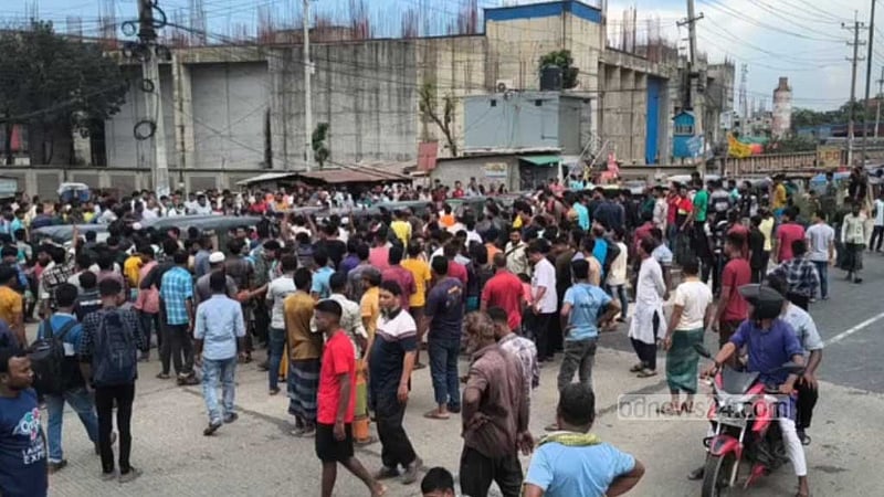 ঢাকা-টাঙ্গাইল মহাসড়কে অটোরিকশা চালকদের বিক্ষোভ