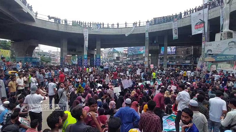 গাজীপুরে কারিগরি শিক্ষার্থীদের মহাসড়ক অবরোধ, ২ ঘণ্টা ভোগান্তি
