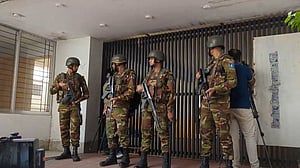 হাজী সেলিমের বাসায় যৌথ বাহিনীর অভিযান