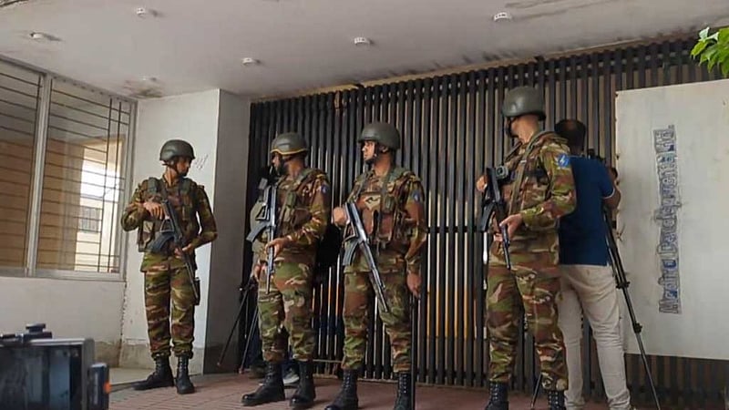 হাজী সেলিমের বাসায় যৌথ বাহিনীর অভিযান