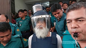 মনির হত্যায় ‘ইশারায় গুরুত্বপূর্ণ তথ্য’ দিয়েছেন হাজী সেলিম, আদালতকে আইও