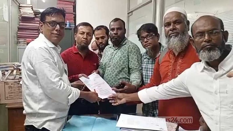 ছয় দফা: কর্মবিরতির ডাক, টাইফয়েড টিকাদানে না থাকার ঘোষণা স্বাস্থ্য সহকারীদের