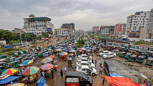 সাইনবোর্ড মোড়ে ‘হ-য-ব-র-ল’