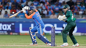ভারতের দাপুটে ক্রিকেটে অসহায় পাকিস্তান