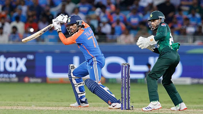 ভারতের দাপুটে ক্রিকেটে অসহায় পাকিস্তান