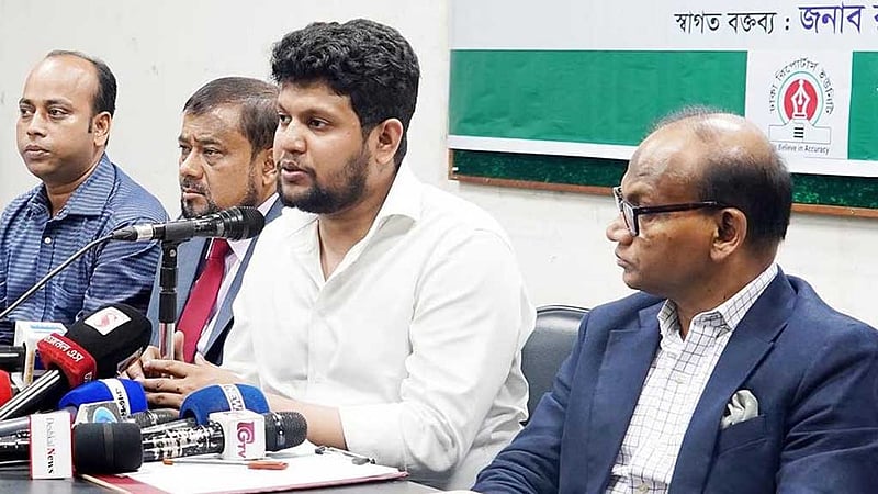 সাংবাদিকতার কাঠামোকে ‘সম্মানের জায়গায়’ নিতে হবে: মাহফুজ