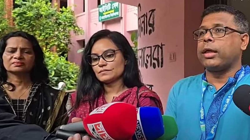 জাকসু: অনিয়মের অভিযোগ তুলে এবার ৩ শিক্ষকের ভোট বর্জন