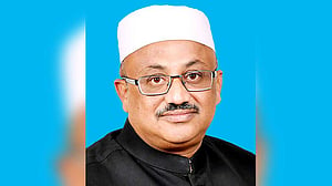 সাবেক তথ্য প্রতিমন্ত্রী মুরাদের বিরুদ্ধে গ্রেপ্তারি পরোয়ানা