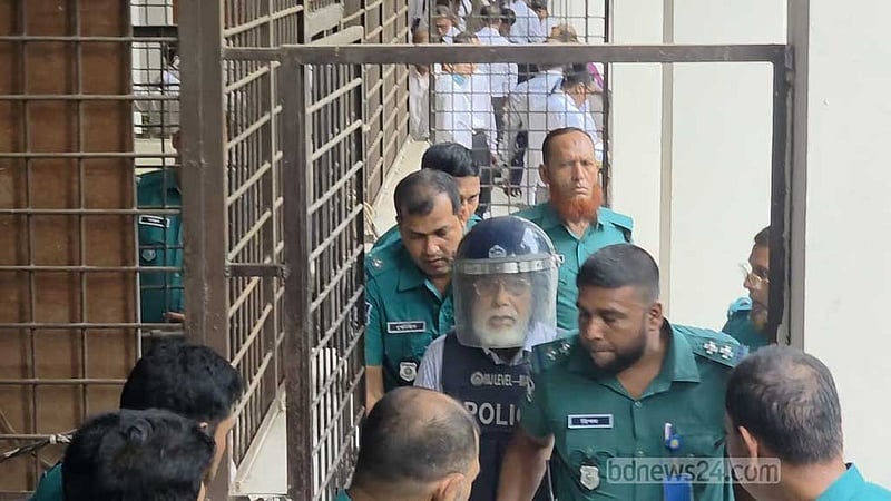 টাকা না থাকা তো কোনো অপরাধ নয়: আদালতকে সাবেক প্রধান বিচারপতি খায়রুল হক