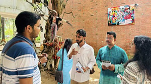 আরবি ভাষায় ভোট চাইছেন ডাকসুর বাম প্রার্থী