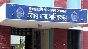 মানিকগঞ্জে নতুন মোটরসাইকেলে ঘুরতে বেরিয়ে প্রাণ গেল ২ বন্ধুর