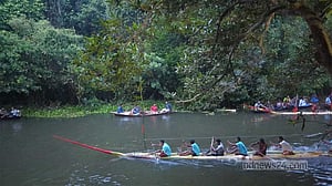 মানিকগঞ্জের ইছামতীতে ২০ বছর পর ‘ভেলা বাইচ’