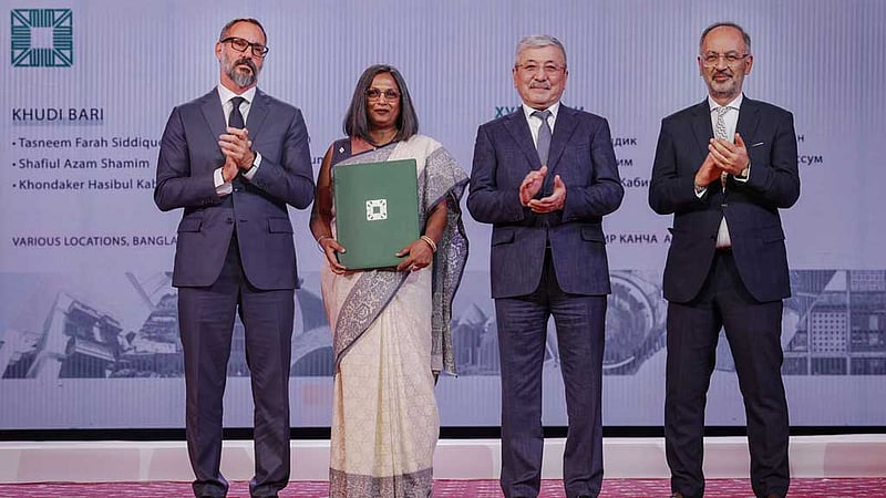 দ্বিতীয়বার মেরিনার হাতে আগাখান পদক