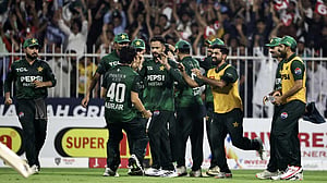 নাওয়াজের হ্যাটট্রিক, আফগান ব্যাটিং গুঁড়িয়ে চ্যাম্পিয়ন পাকিস্তান