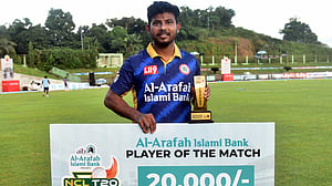 দারুণ বোলিংয়ে ম্যাচ-সেরা মোসাদ্দেক