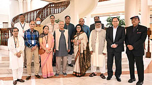 দুর্গাপূজার প্রস্তুতি নিয়ে হিন্দু সম্প্রদায়ের নেতাদের সঙ্গে প্রধান উপদেষ্টার বৈঠক