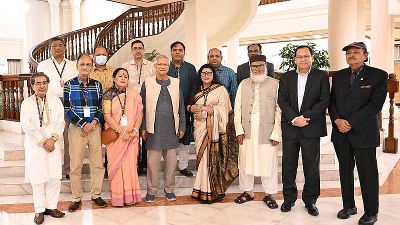 দুর্গাপূজার প্রস্তুতি নিয়ে হিন্দু সম্প্রদায়ের নেতাদের সঙ্গে প্রধান উপদেষ্টার বৈঠক