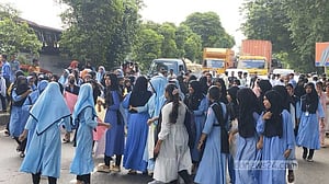 গজারিয়ায় বাসচাপায় শিক্ষার্থী নিহত, ঢাকা-চট্টগ্রাম মহাসড়ক অবরোধ
