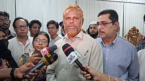 বাকৃবির সিন্ডিকেট সভা হচ্ছে না, হল বন্ধের নোটিস বহাল