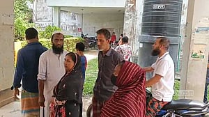 মাদ্রাসার সামনে খালে মাছ ধরতে নেমে বিদ্যুৎস্পৃষ্টে ২ ছাত্রের মৃত্যু