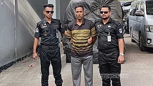 গজারিয়ায় পুলিশ ক্যাম্পে হামলা: ২৭ মামলার আসামি ‘শীর্ষ নৌ ডাকাত’ গ্রেপ্তার