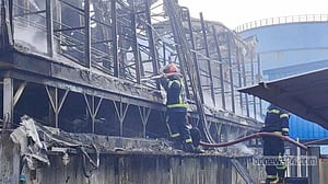 নারায়ণগঞ্জে ভোজ্যতেল কারখানায় আগুন, নিভল ২ ঘণ্টার চেষ্টায়