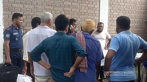 নাটোরে বাসের ধাক্কায় প্রাণ গেল মাছ ব্যবসায়ীর