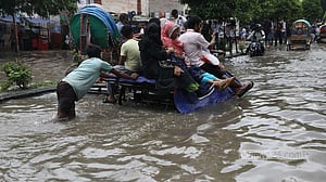 ঢাকা দক্ষিণে জলাবদ্ধতার ৩৩ ‘হটস্পট’ শনাক্ত, বললেন প্রশাসক