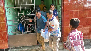 স্বামীকে ‘ভিডিও কলে রেখে’ প্রবাসীর স্ত্রীর ‘আত্মহত্যা’
