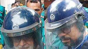 আসাদুজ্জামান নূরের আয়কর নথি জব্দ