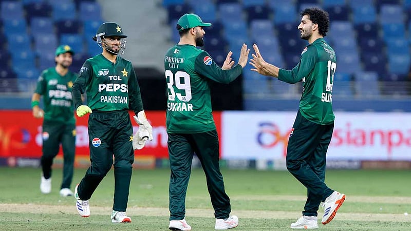ওমানকে উড়িয়ে পাকিস্তানের শুভসূচনা