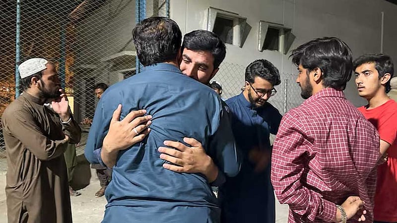 পাকিস্তানে রাজনৈতিক সমাবেশের কাছে বোমা বিস্ফোরণে নিহত বেড়ে ১৫