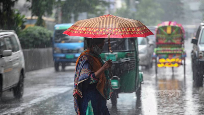 ভ্যাপসা গরমের পর ঢাকায় স্বস্তির বৃষ্টি