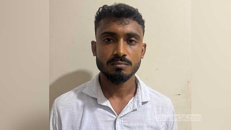 ‘নুরাল পাগলা’র দরবারে হামলা চালিয়ে গরু লুট: যুবক গ্রেপ্তার