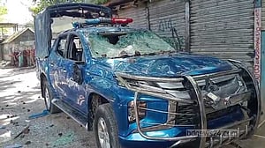 ‘নুরাল পাগলা’র দরবারে পু‌লি‌শের ওপর হামলায় মামলা, আসামি সা‌ড়ে ৩ হাজার