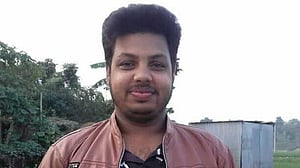 ‘নুরাল পাগলা’র দরবারে হত্যার ঘটনায় মামলা, আসামি ৪ হাজার