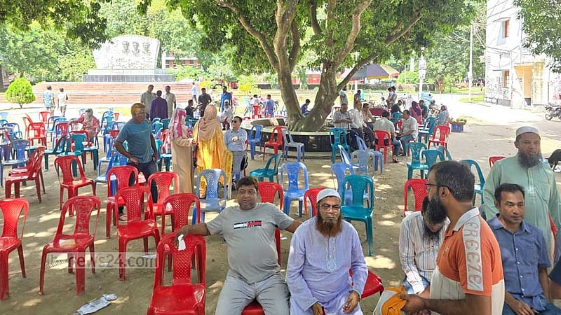 রাবির ‘কমপ্লিট শাটডাউন’: কর্মকর্তারা কাজে ফিরবেন, ক্লাস-পরীক্ষা বন্ধ