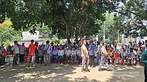 রাজশাহী বিশ্ববিদ্যালয়ে শিক্ষক-কর্মকর্তাদের ‘কমপ্লিট শাটডাউন’ দ্বিতীয় দিনে
