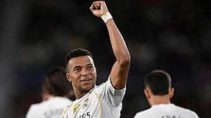 দাপুটে পারফরম্যান্সে রেয়াল মাদ্রিদের ছয়ে ৬