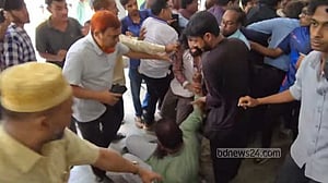রাবিতে শিক্ষক-কর্মকর্তা লাঞ্ছিত: জড়িতদের শাস্তি দাবি ইউট্যাবের