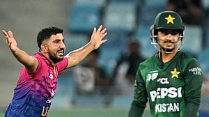 ‘হ্যাটট্রিক ডাক’, হাফিজকে ছুঁয়ে শাফিকের রেকর্ডের কাছে সাইম