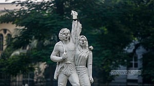 এখনও ভাঙাচোরা ‘স্বাধীনতা সংগ্রাম’