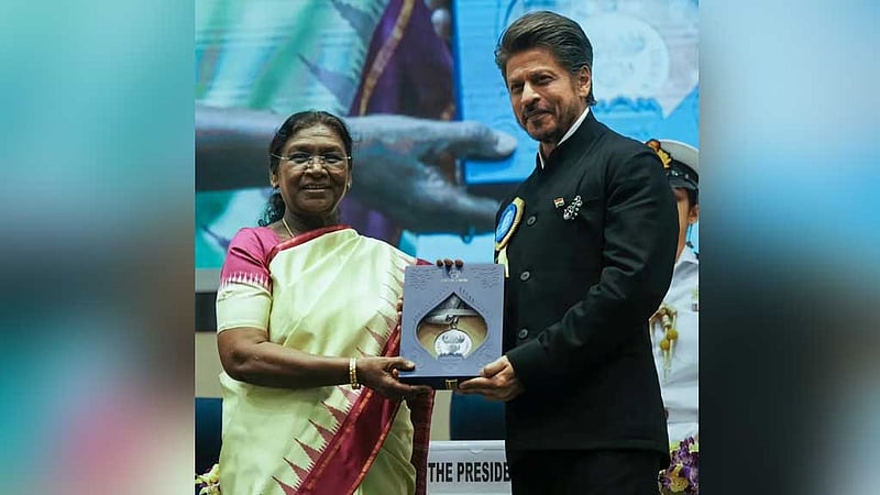 ৩৩ বছর কাটল, অবশেষে শাহরুখ পেলেন জাতীয় পুরস্কার